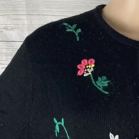 Vintage Floral Embroidered Cardigan Sweater - Picture 4 of 12